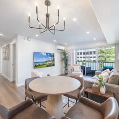 Walk to the Beach! Modern 3Bed, 2Bath AC, Parking