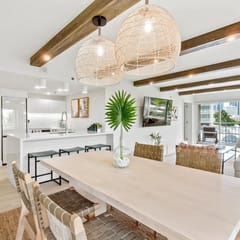 Spacious Ilikai 2BDRM w/ AC, Kitchen, Wifi, Pool