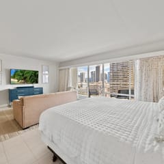 City View Ilikai Queen 1 BDRM Kitchenette and Pool