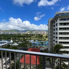 Mountain view 1 Bed Waikiki Condo w/AC & 1 parking