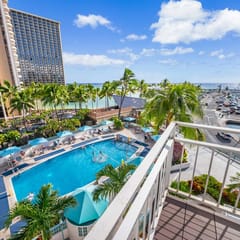 Ocean/Marina/Pool View 2BD Corner Unit AC @ Ilikai
