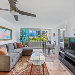 Waikiki Monthly 2BR w/ Parking, Pool & Lanai