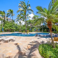 Waikiki 2BR | 2 Kings, Parking, Lanai & Ocean View