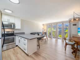 Spacious 1BDRM w/1 Parking/AC/Washer/Dryer/Kitchen - Image 2