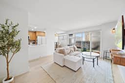 Paritial Ocean View 2 BDRM w/Parking, Kitchen, AC - Image 4