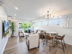 Walk to the Beach! Modern 3Bed, 2Bath AC, Parking - Image 3