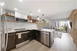 Contemporary City 1 BDRM at Ilikai AC/Kitchen/Pool - Image 5