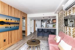 Contemporary City 1 BDRM at Ilikai AC/Kitchen/Pool - Image 3