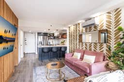 Contemporary City 1 BDRM at Ilikai AC/Kitchen/Pool - Image 2
