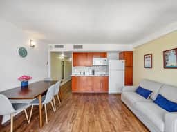 Waikiki Monthly 1BR w/ Parking, Pool & Lanai - Image 5