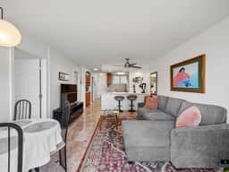Waikiki Monthly 2BR w/ Parking, Pool & Lanai - Image 4