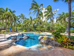Waikiki 2BR | 2 Kings, Parking, Lanai & Ocean View - Image 2