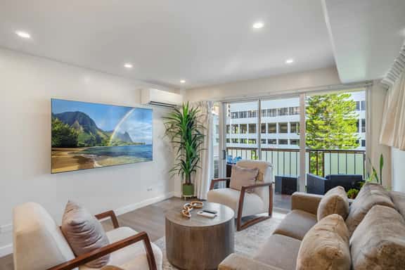 Walking Distance to Beach! 3Bed 2Bath AC, Parking - Image 1