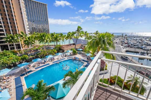 Ocean/Marina/Pool View 2BD Corner Unit AC @ Ilikai - Image 1