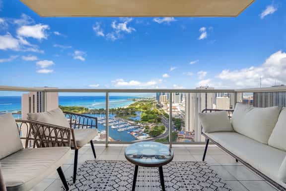 Ocean View 2BD w/ AC/Pool/Gym/1 Parking/Kitchen - Image 1