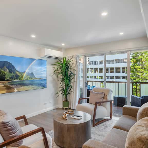 Walking Distance to Beach! 3Bed 2Bath AC, Parking - Image 1