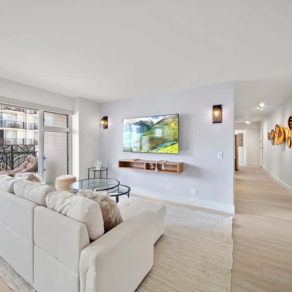 Paritial Ocean View 2 BDRM w/Parking, Kitchen, AC - Image 1