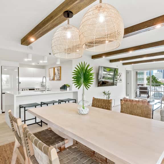 Spacious Ilikai 2BDRM w/ AC, Kitchen, Wifi, Pool - Image 1