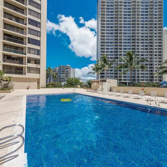 Ocean View 1 Bed Condo w/ AC, 1 Parking, & Kitchen - Image 1