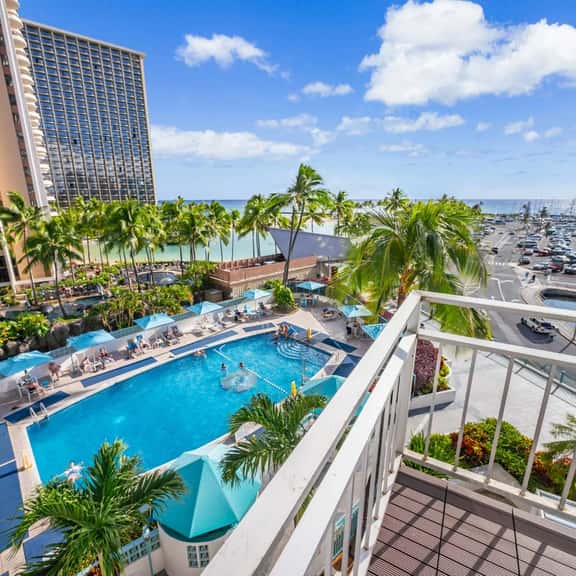 Ocean/Marina/Pool View 2BD Corner Unit AC @ Ilikai - Image 1