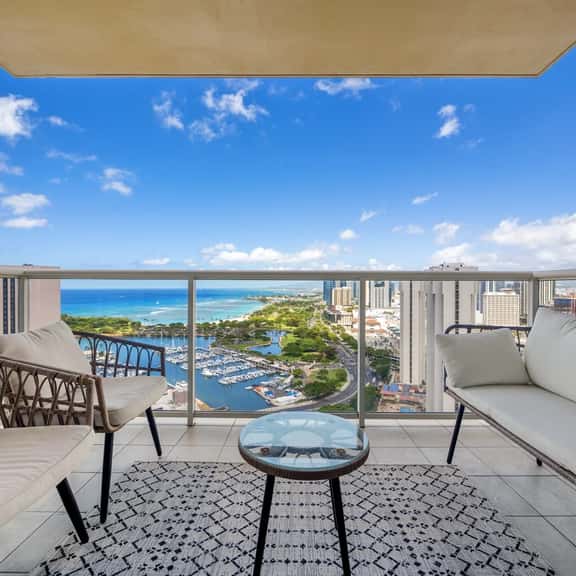 Ocean View 2BD w/ AC/Pool/Gym/1 Parking/Kitchen - Image 1