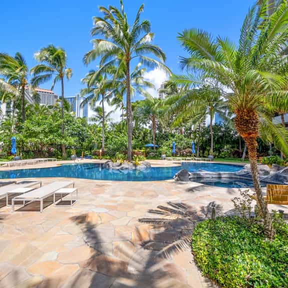 Waikiki 2BR | 2 Kings, Parking, Lanai & Ocean View - Image 1