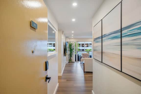 Walking Distance to Beach! 3Bed 2Bath AC, Parking - Image 2