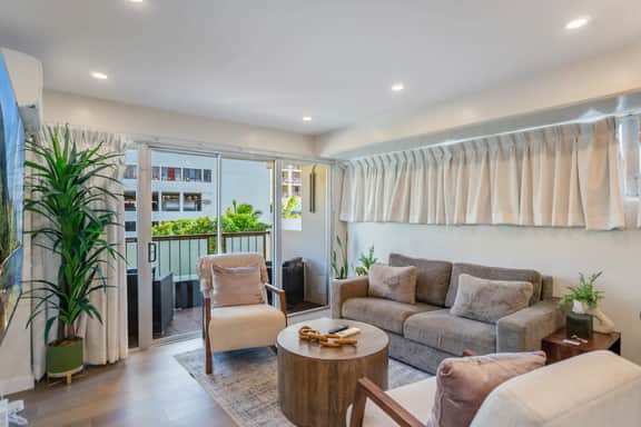 Walking Distance to Beach! 3Bed 2Bath AC, Parking - Image 4