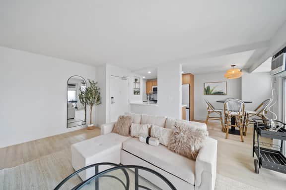 Paritial Ocean View 2 BDRM w/Parking, Kitchen, AC - Image 3