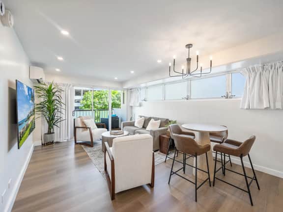 Walk to the Beach! Modern 3Bed, 2Bath AC, Parking - Image 3