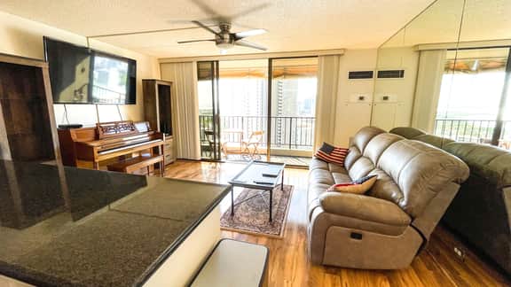 Ocean View 1 Bed Condo w/ AC, 1 Parking, & Kitchen - Image 2