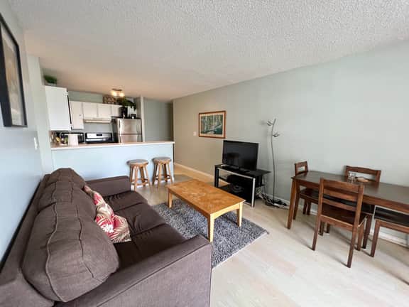 Mountain view 1 Bed Waikiki Condo w/AC & 1 parking - Image 3