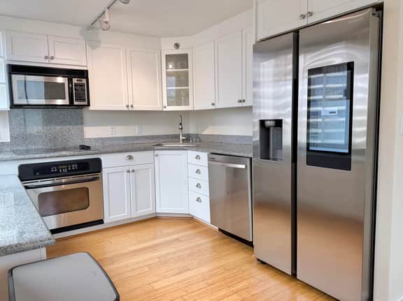 Ocean and City View! 2 BD w/AC, Parking, & Kitchen - Image 3