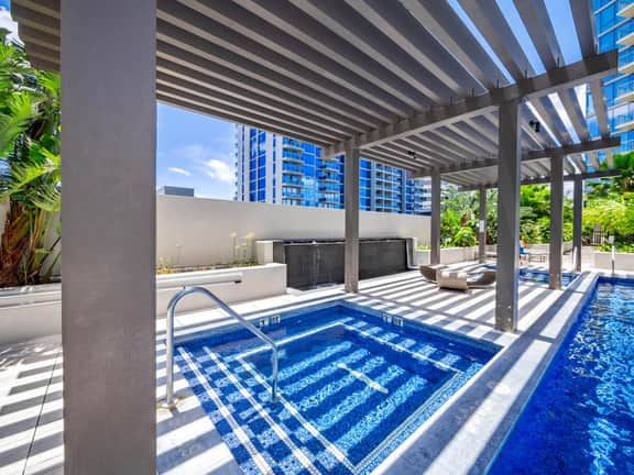 Modern 2BR at Sky Ala Moana w/City & Mtn Views &AC - Image 5