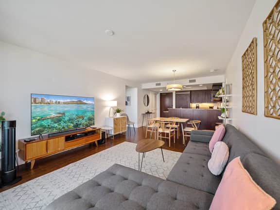 Ocean View 2BD w/ AC/Pool/Gym/1 Parking/Kitchen - Image 3