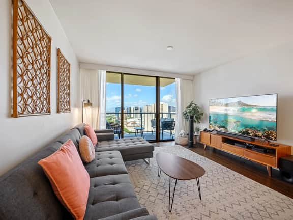 Ocean View 2BD w/ AC/Pool/Gym/1 Parking/Kitchen - Image 2